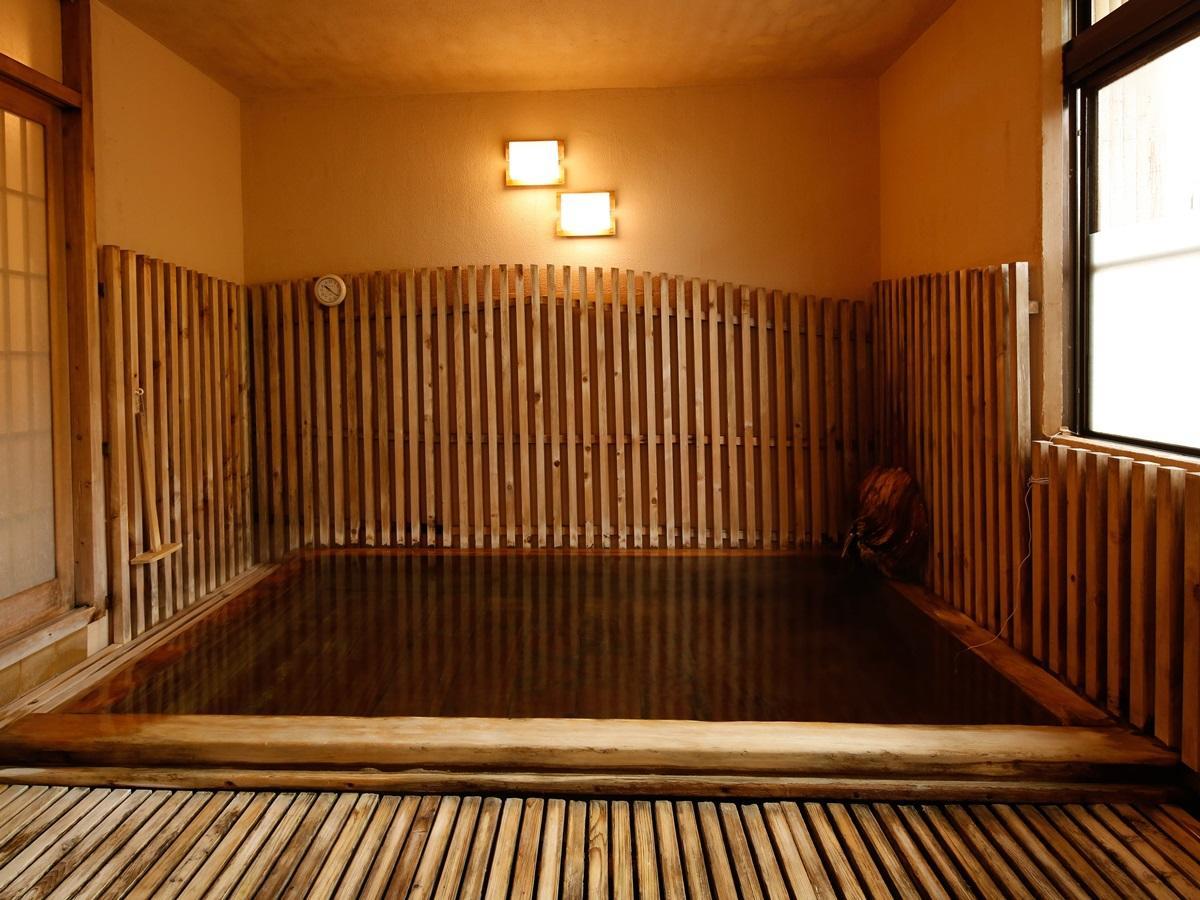 源泉掛け流しの宿albergo湯楽 Yugawara Exteriör bild