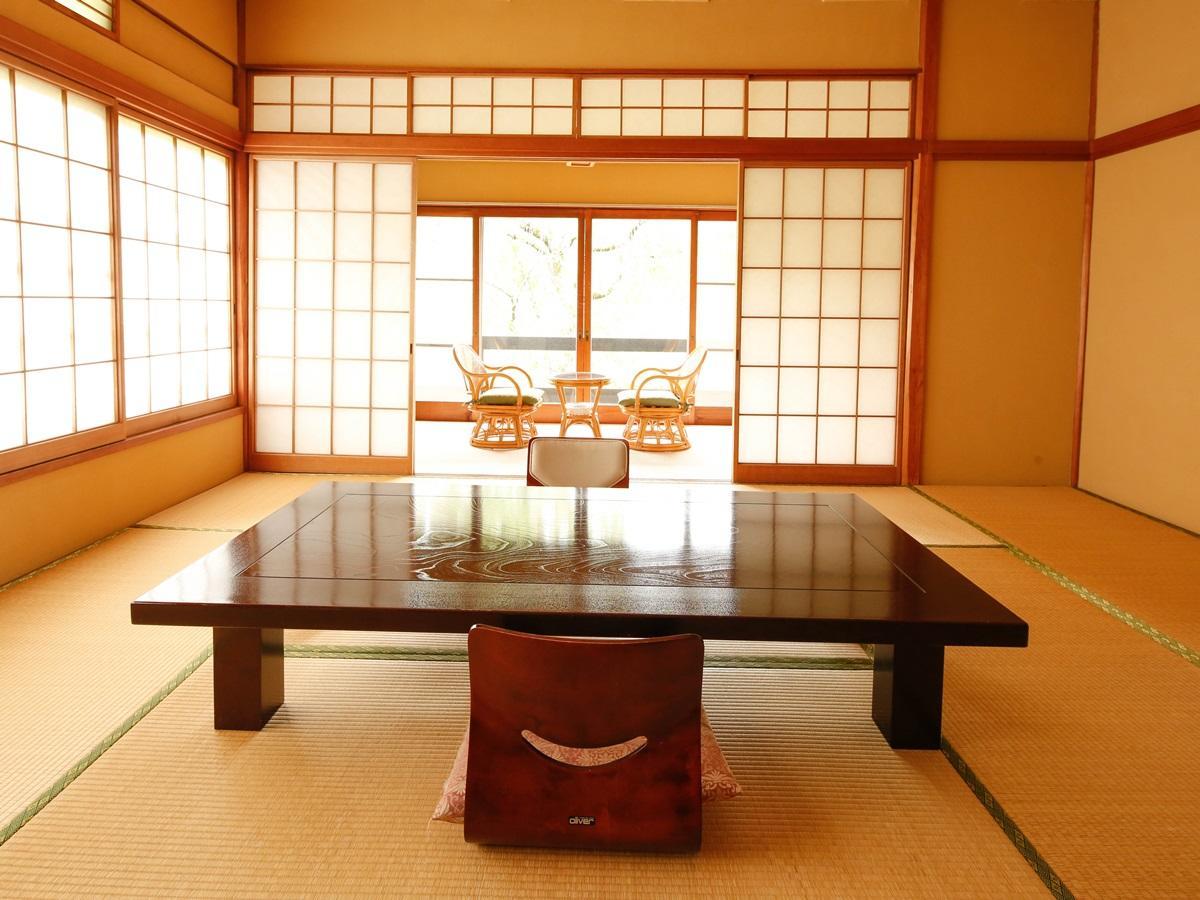 源泉掛け流しの宿albergo湯楽 Yugawara Exteriör bild
