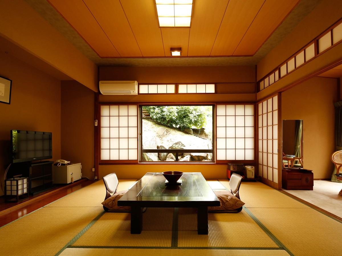 源泉掛け流しの宿albergo湯楽 Yugawara Exteriör bild