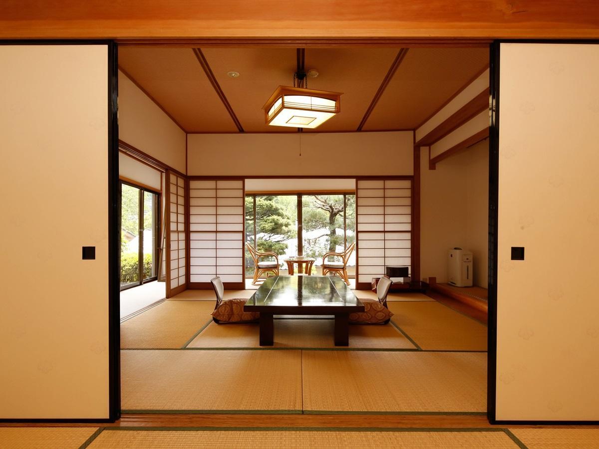 源泉掛け流しの宿albergo湯楽 Yugawara Exteriör bild